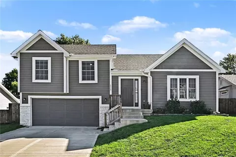 5315 Crystal Dr, Saint Joseph, MO 64503