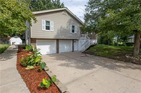 1909 Joy Cir, Excelsior Springs, MO 64024