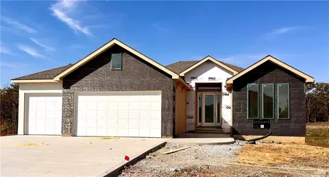 8404 NW 90th Ter, Kansas City, MO 64153