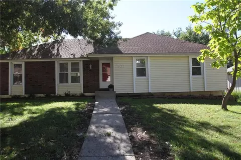 1101 SW 21st St, Blue Springs, MO 64015