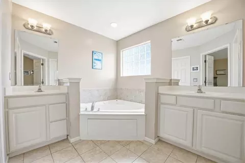 Bath - 20117 E 24th Terr Ct, Independence, MO 64057 photo 2 of 7