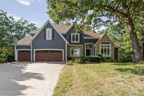 6400 Gladstone Dr, Shawnee, KS 66218