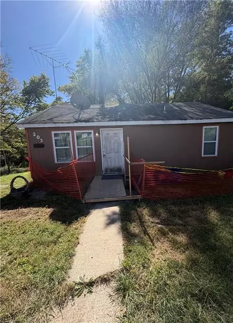 203 S 7th St, Lexington, MO 64067