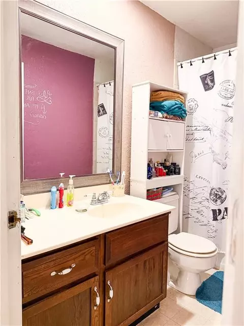 Bath - 208 Markham Ct, Brookfield, MO 64628 photo 3 of 3