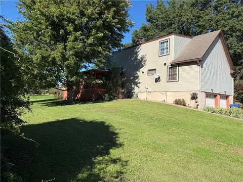 Exterior - 208 Markham Ct, Brookfield, MO 64628 photo 6 of 9
