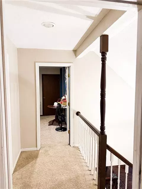 Entry Way - 208 Markham Ct, Brookfield, MO 64628 photo 3 of 3