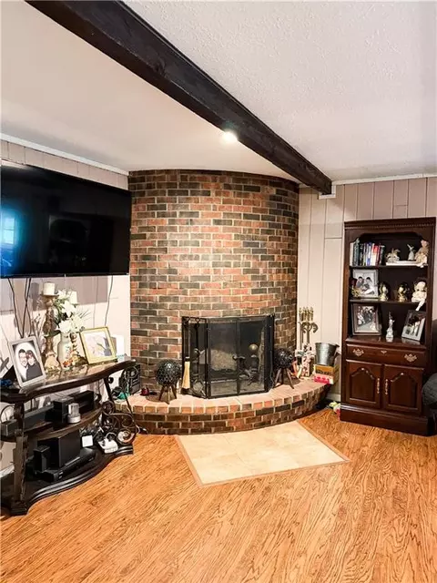 Living - 208 Markham Ct, Brookfield, MO 64628 photo 2 of 4