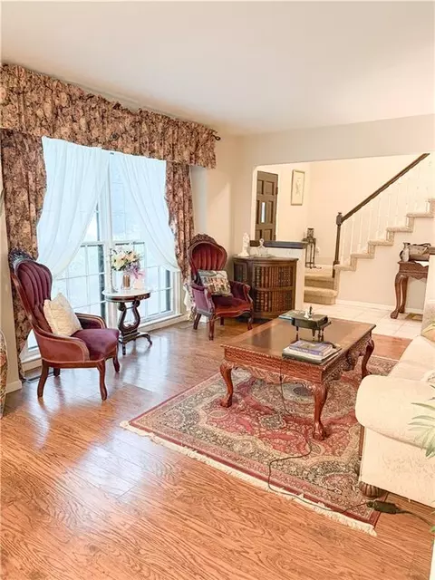 Living - 208 Markham Ct, Brookfield, MO 64628 photo 1 of 4