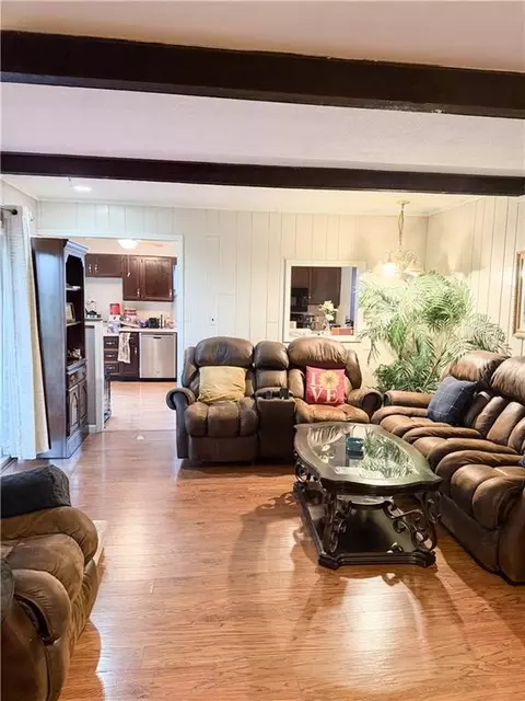 Living - 208 Markham Ct, Brookfield, MO 64628 photo 3 of 4