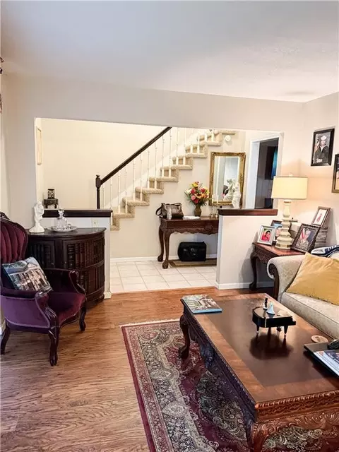 Entry Way - 208 Markham Ct, Brookfield, MO 64628 photo 2 of 3