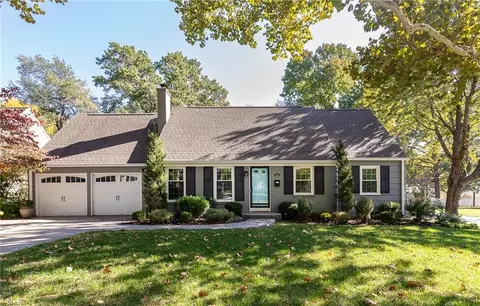 7647 Fairway St, Prairie Village, KS 66208