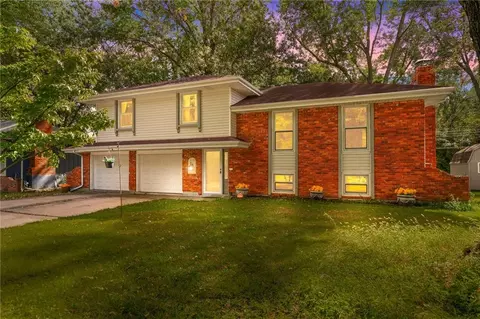 435 Kingsley Ave, Liberty, MO 64068