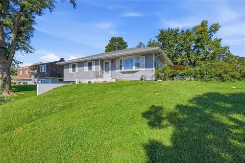 8646 Splitlog Ave, Kansas City, KS 66112