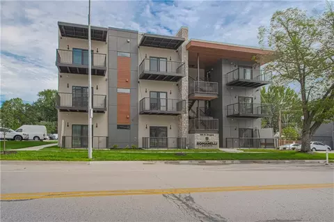 200 W Gregory Blvd, Kansas City, MO 64114
