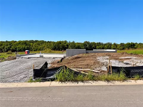 680 S Ranson Pl, Independence, MO 64056 photo 2