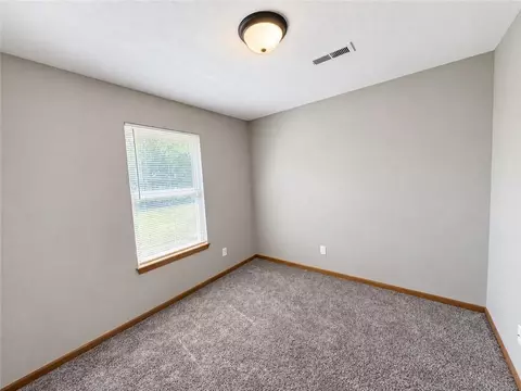 Bedroom - 516 Johnson Dr, Odessa, MO 64076 photo 4 of 4