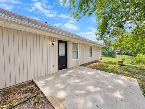 Exterior - 516 Johnson Dr, Odessa, MO 64076 photo 5 of 8