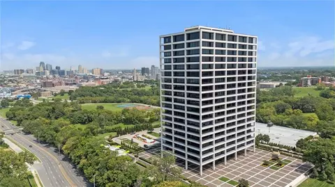 700 W 31st St #1405, Kansas City, MO 64108