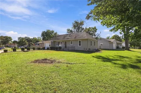9119 W 87th Ter, Overland Park, KS 66212