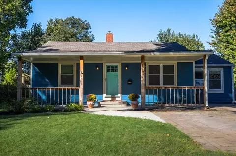 8200 Summit St, Kansas City, MO 64114