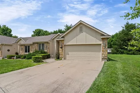 510 NW Ashurst Pl, Lees Summit, MO 64081