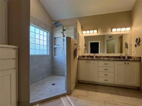 Bath - 5504 Harvard Rd, Lawrence, KS 66049 photo 2 of 4