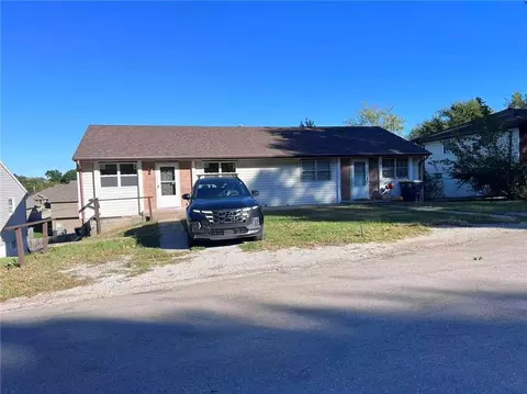 50135015 N Bellaire Ave, Kansas City, MO 64119