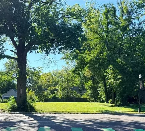 8321 Santa Fe Dr, Overland Park, KS 66212