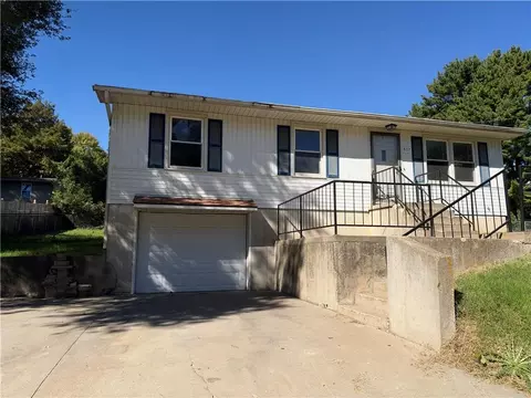 807 S 23rd Ter, Lexington, MO 64067