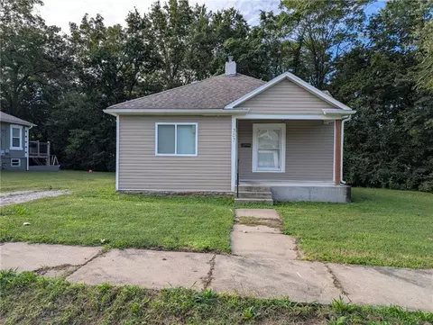 307 E Black Diamond St, Richmond, MO 64085