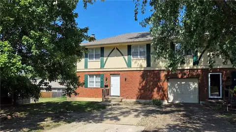6949 Chapel Woods Ln, Kansas City, MO 64152