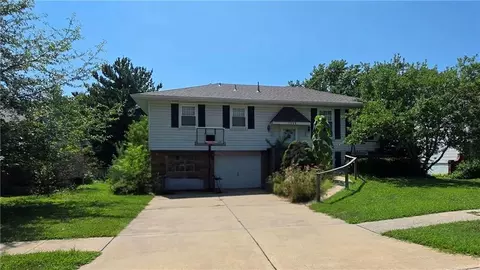 7908 NW Milrey Dr, Kansas City, MO 64152