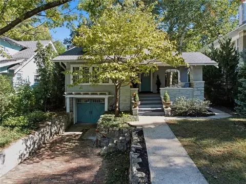 6027 Brookside Blvd, Kansas City, MO 64113
