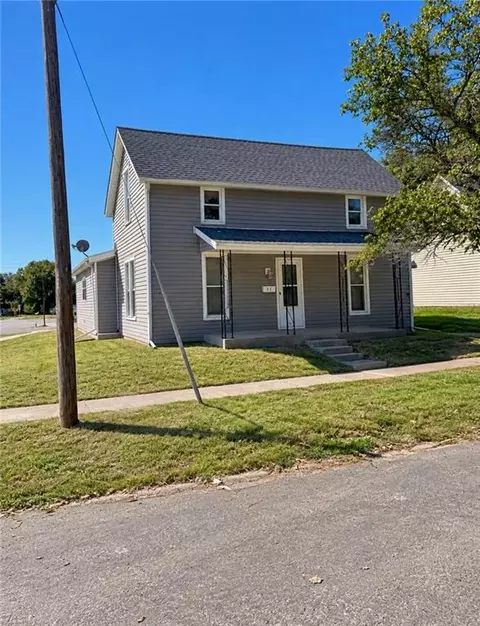 301 Mound St, Mound City, MO 64470