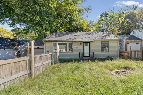 6411 Walrond Ave, Kansas City, MO 64132