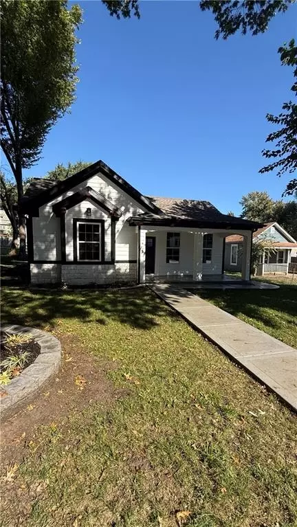 614 Spruce St, Leavenworth, KS 66048