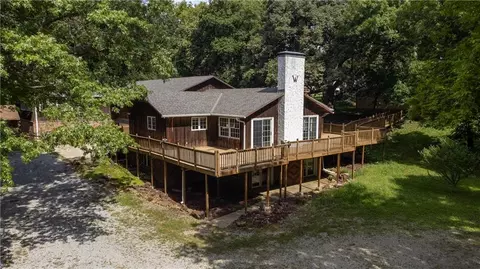 3802 Christine Dr, Saint Joseph, MO 64503