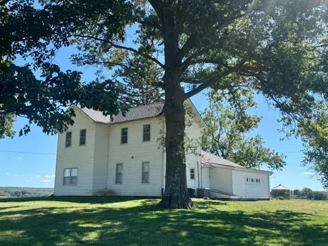 17201 Coffin Rd, Leavenworth, KS 66048