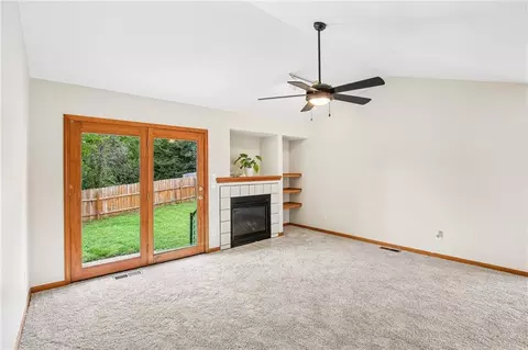Living - 4932 Stoneback Pl, Lawrence, KS 66047 photo 2 of 5