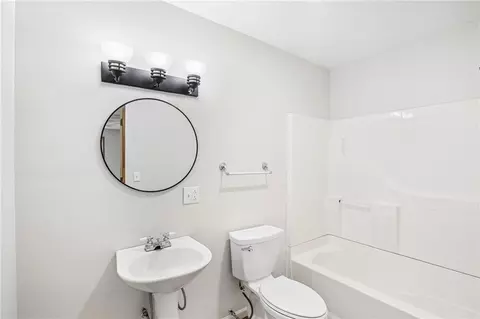 Bath - 4932 Stoneback Pl, Lawrence, KS 66047 photo 3 of 3