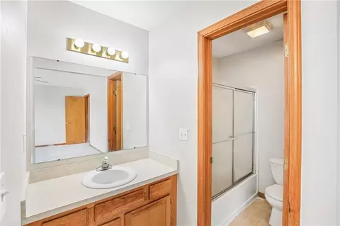 Bath - 4932 Stoneback Pl, Lawrence, KS 66047 photo 1 of 3