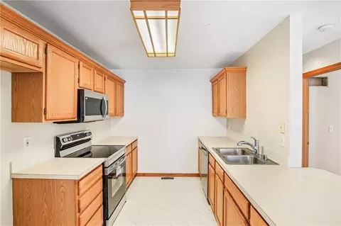 Kitchen - 4932 Stoneback Pl, Lawrence, KS 66047 photo 1 of 2