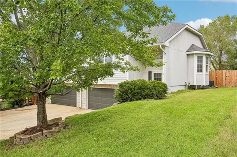 Exterior - 4932 Stoneback Pl, Lawrence, KS 66047 photo 2 of 4