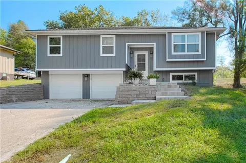 Exterior - 1120 Hickory St, Atchison, KS 66002 photo 2 of 7