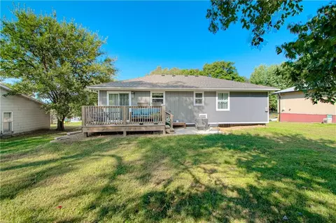 Exterior - 1120 Hickory St, Atchison, KS 66002 photo 5 of 7