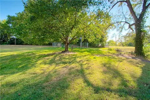 Exterior - 1120 Hickory St, Atchison, KS 66002 photo 4 of 7