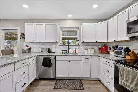 Kitchen - 18902 E 263rd St, Harrisonville, MO 64701 photo 3 of 7