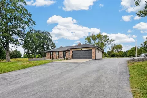 Exterior - 18902 E 263rd St, Harrisonville, MO 64701 photo 3 of 12