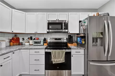 Kitchen - 18902 E 263rd St, Harrisonville, MO 64701 photo 4 of 7