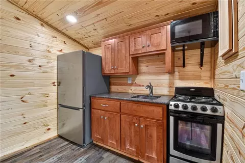 Kitchen - 18902 E 263rd St, Harrisonville, MO 64701 photo 6 of 7